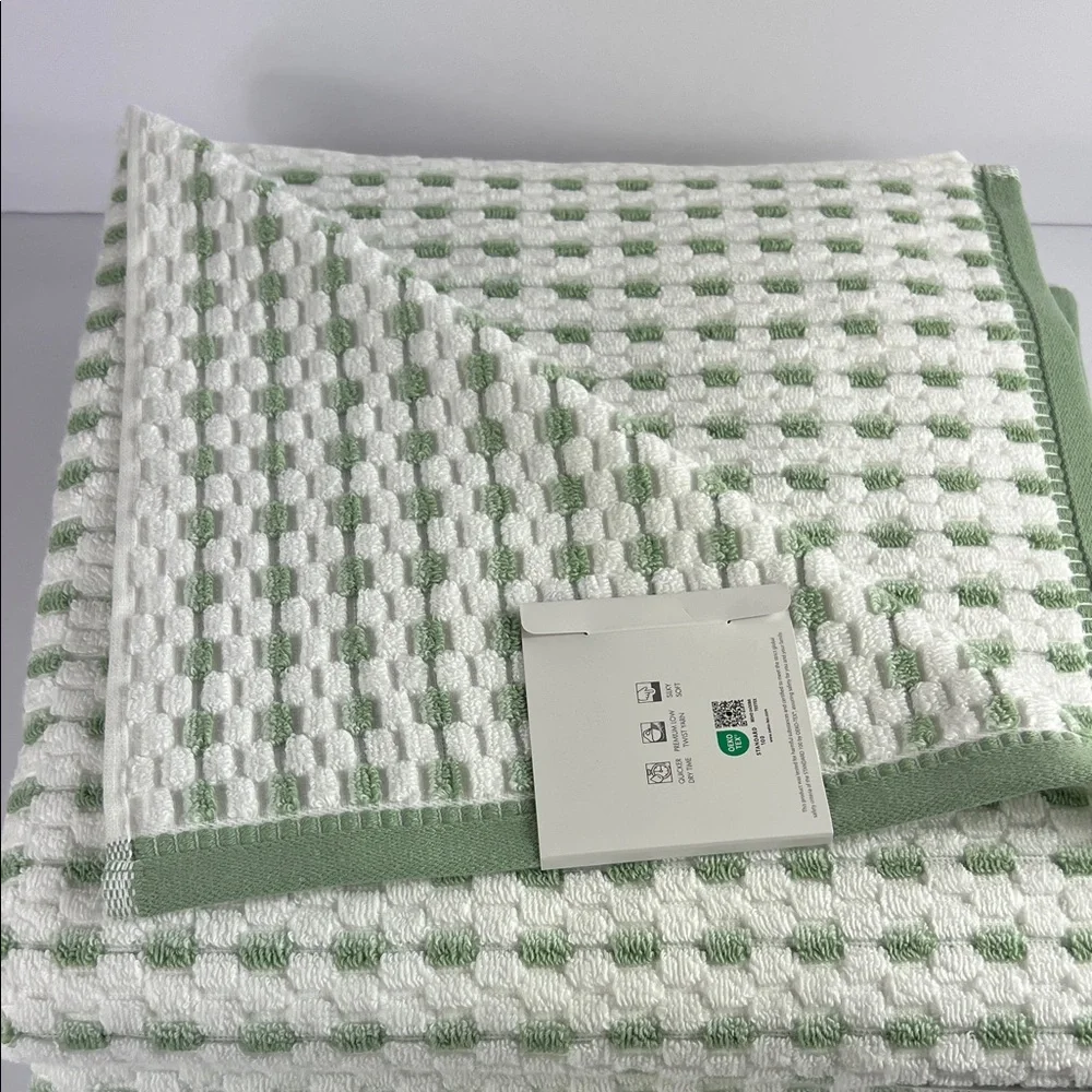 Caro Home Bath Towels Quick Dry Green and White Dot Print Cotton Set of 2 NEW